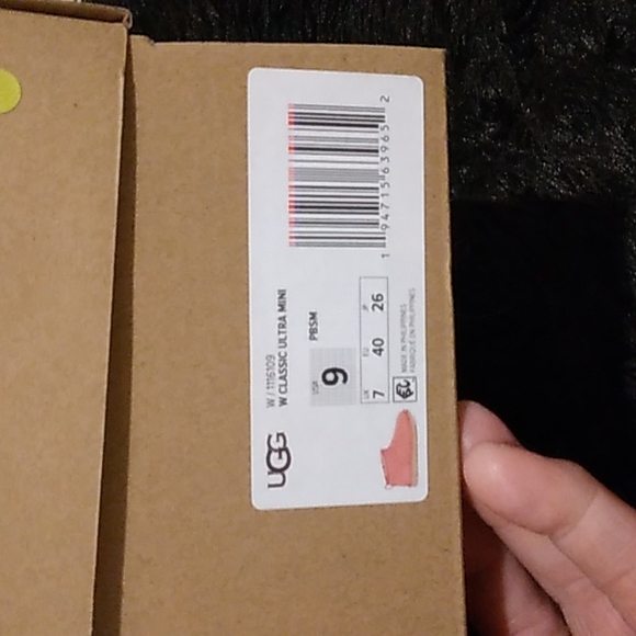 UGG classic mini boots - Picture 7 of 7